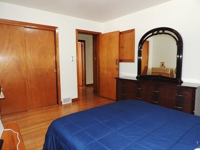 2221 W Glen Flora Ave, Waukegan, IL 60085 - photo 5