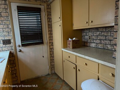 602 S Main St, Taylor, PA 18517 - photo 5