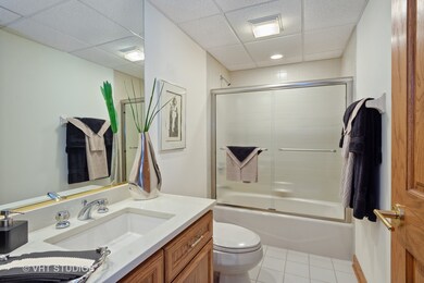 8 Castle Pines Ct, Lake In the Hills, IL 60156 - photo 4