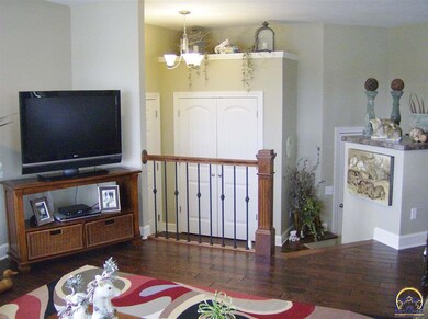 4100 SW Cambridge Ave, Topeka, KS 66610 - photo 4