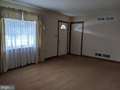 349 Sue Linn Dr, Chambersburg, PA 17201 - photo 2