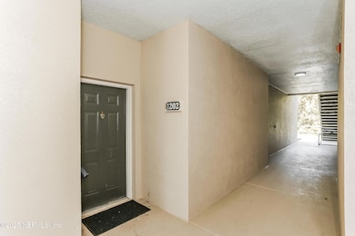 002-photo-front-entrance-14511061