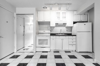 10 Colonial Village Dr unit 2, Arlington, MA 02474 - photo 2