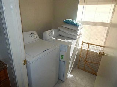 1717 Lomaland Dr unit 2, El Paso, TX 79935 - photo 7