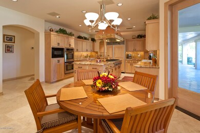 Eat-in Kitchen