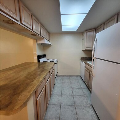 New Atlantis Club unit 540, Largo, FL 33774 - photo 7