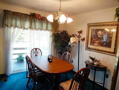 Dining Room. Enjoy casual dinners in the dining ar