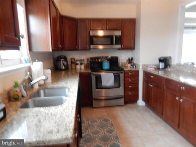 955 Stormont Cir, Halethorpe, MD 21227 - photo 2