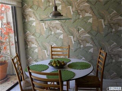 Breakfast area in kitchen