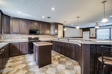 1102 Oakview Dr-1