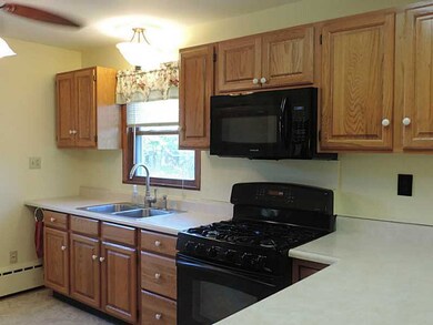 3202 Hampshire Rd, Erie, PA 16506 - photo 3