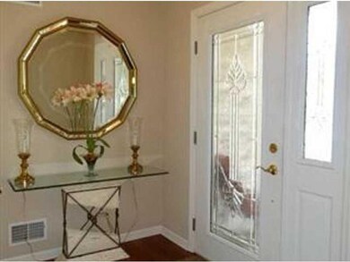 Entry/Foyer.