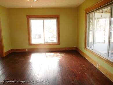 906 Princeton Ave, Lansing, MI 48915 - photo 2
