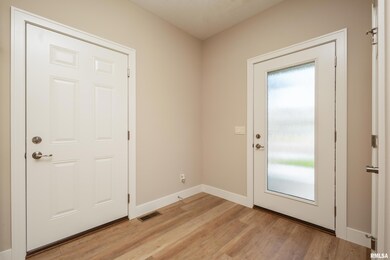 3117 W 34th St, Davenport, IA 52806 - photo 5