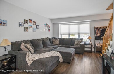 _RMJ4740 family room