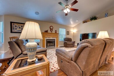 Great Room w/ Fireplace