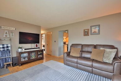 W178N8846 Queensway St, Menomonee Falls, WI 53051 - photo 7