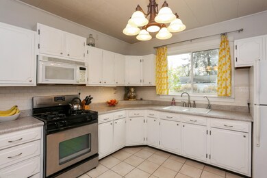 03_1215Phoenix_5_Kitchen_HiRes