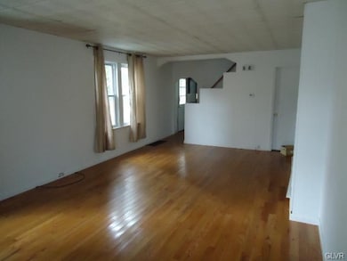 121 E Applegate Ave, Pen Argyl, PA 18072 - photo 4