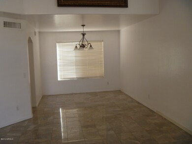 FORMAL DINING