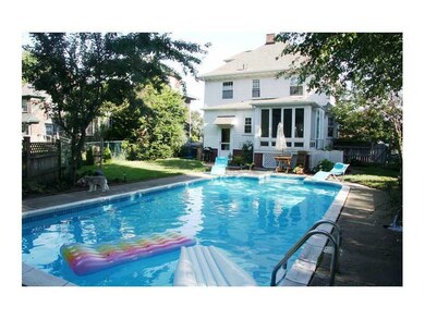 Swimming Pool/Hot Tub/Sauna. Exterior Back.