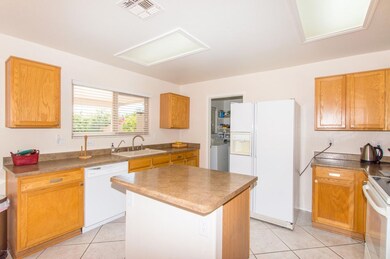 06 Kitchen