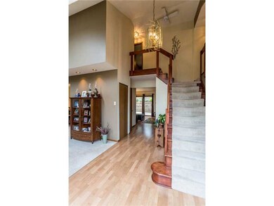 Entry/Foyer.