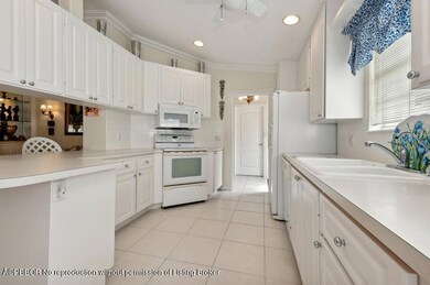 07_7791PineIslandWay_177001_Kitchen_Smal