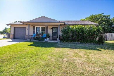 1601 NE 5th St, Moore, OK 73160 - photo 3