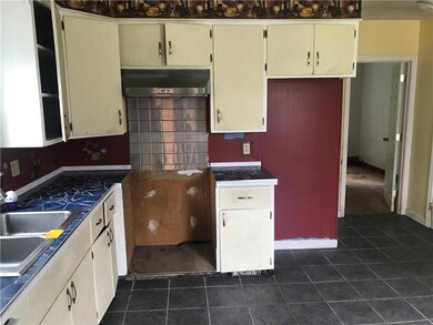 290 Montello St, Lewiston, ME 04240 - photo 3