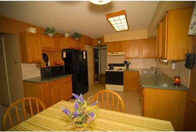 2732 Woodview Dr, Hatfield, PA 19440 - photo 5