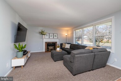 6813 Collinsdale Rd, Parkville, MD 21234 - photo 4