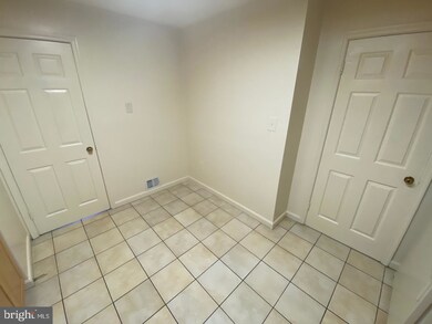 5801 Tudor Ln, Rockville, MD 20852 - photo 7