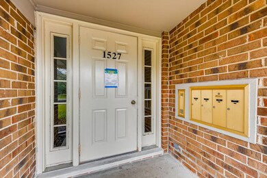 1527 Commodore Ln unit 6, Schaumburg, IL 60193 - photo 2