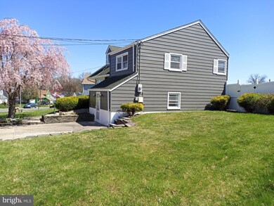 11 Tekening Way, Trenton, NJ 08690 - photo 3