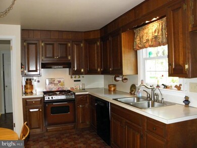 338 E Cedar St, New Holland, PA 17557 - photo 5