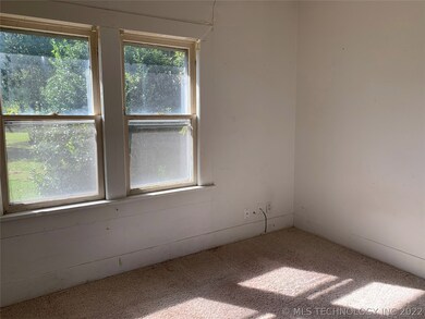 512 S Taft Ave, Okmulgee, OK 74447 - photo 2