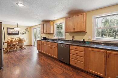 Kitchen with stainless steel appliances, a healthy