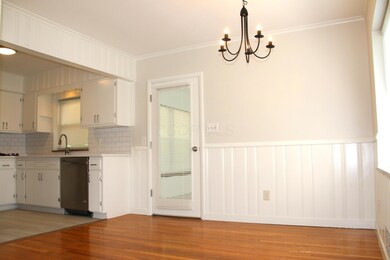 Kitchen Eating Area
