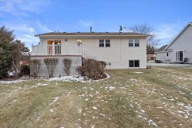 1019 Wellington Way, Hartland, WI 53029 - photo 6