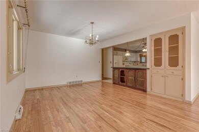 30335 Overlook Dr, Wickliffe, OH 44092 - photo 3