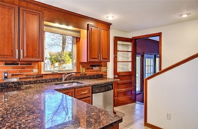 64 Peacedale Rd, Cumberland, RI 02864 - photo 2