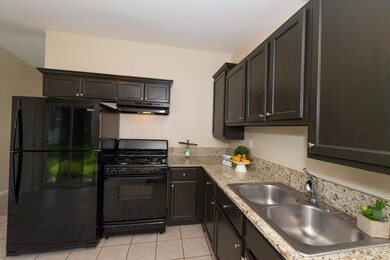 124 Del Rio Rd, Carpentersville, IL 60110 - photo 7