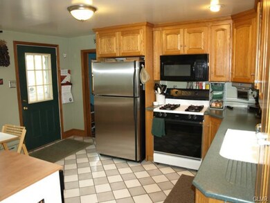 232 Green St, Freemansburg, PA 18017 - photo 3