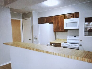 7703 Bateman Ln unit 7703, Houston, TX 77088 - photo 4