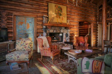 Living Room Main House Fire Place 1 (2)