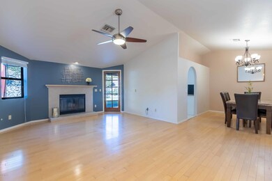 4743 N Mayfair Cir-6