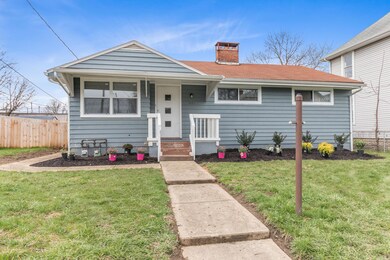 Front of main house--adorable ranch!