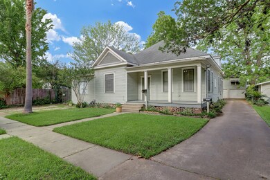 1040 Columbia St, Houston, TX 77008 - photo 2