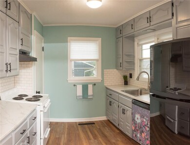 230 26th St NW, Cedar Rapids, IA 52405 - photo 4